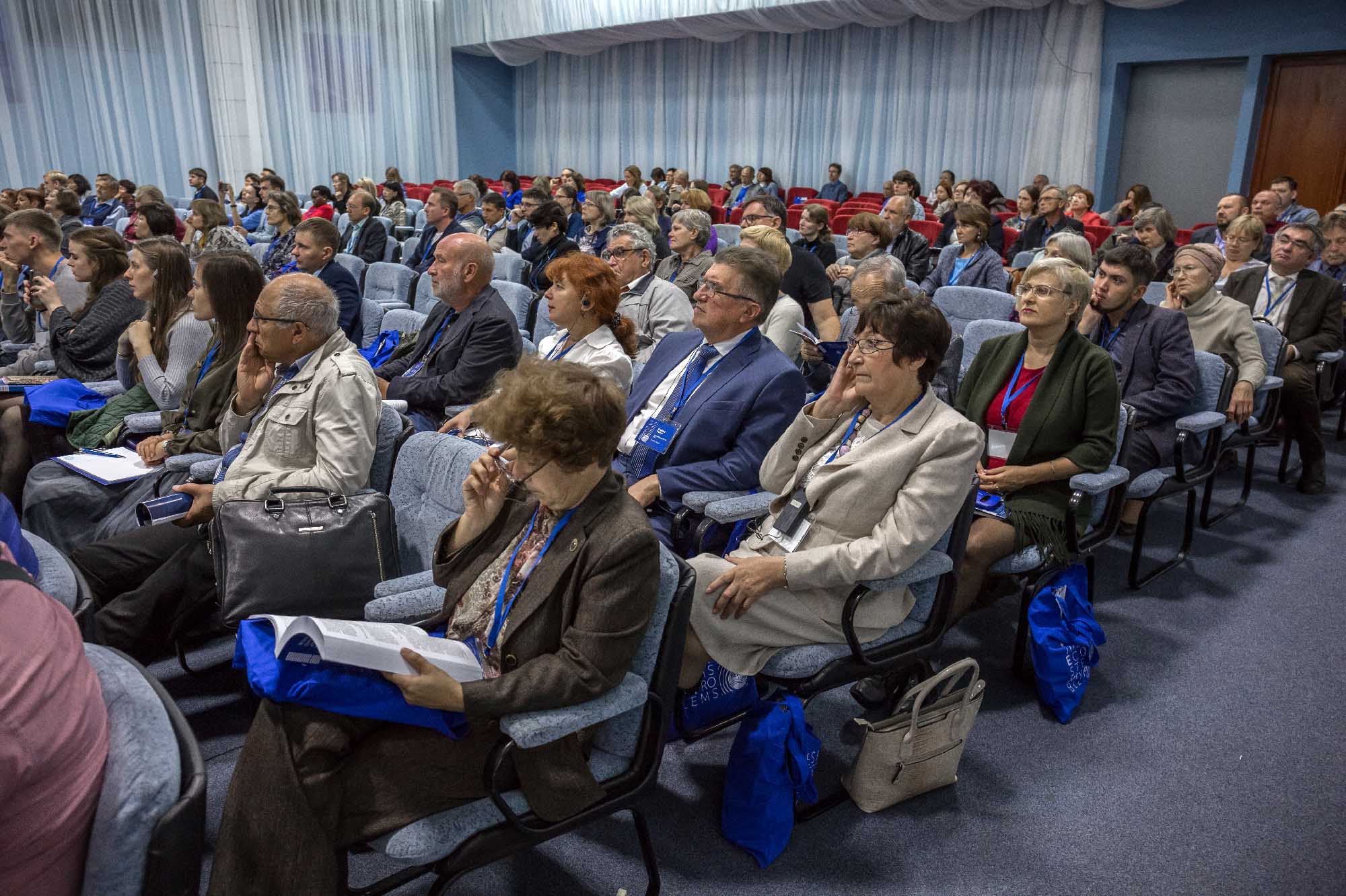 Международная конференция «Пресноводные экосистемы – современные вызовы» ЛИН СО РАН проходит в Иркутске