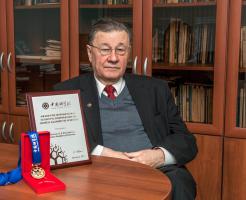 В 2013 году академик Г.А. Жеребцов был награжден золотой медалью Академии наук КНР